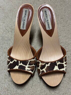 MANOLO BLAHNIK - Leopard print wooden heeled Mules